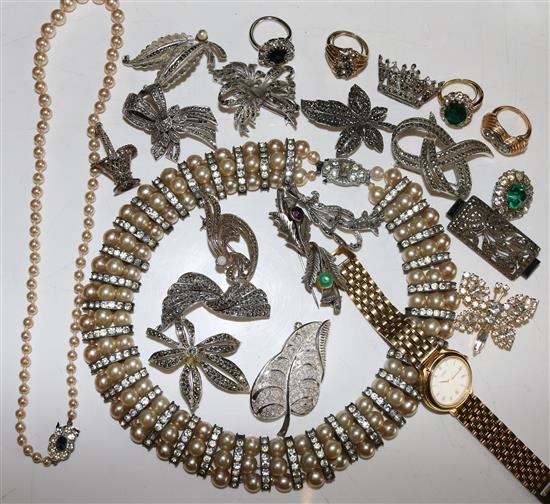 Mixed silver & other costume jewellery(-)